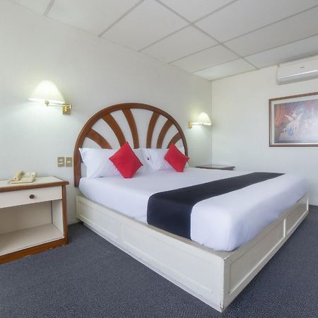 Capital O Hotel Casa Real Celaya 塞拉亚 外观 照片