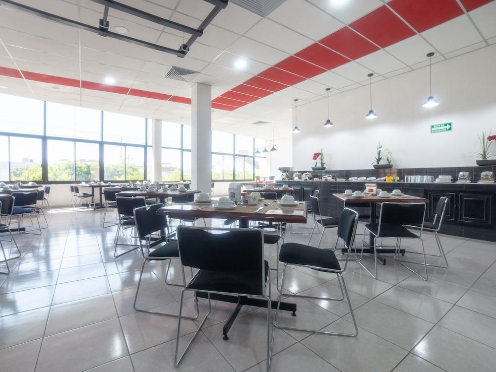 Capital O Hotel Casa Real Celaya 塞拉亚 外观 照片