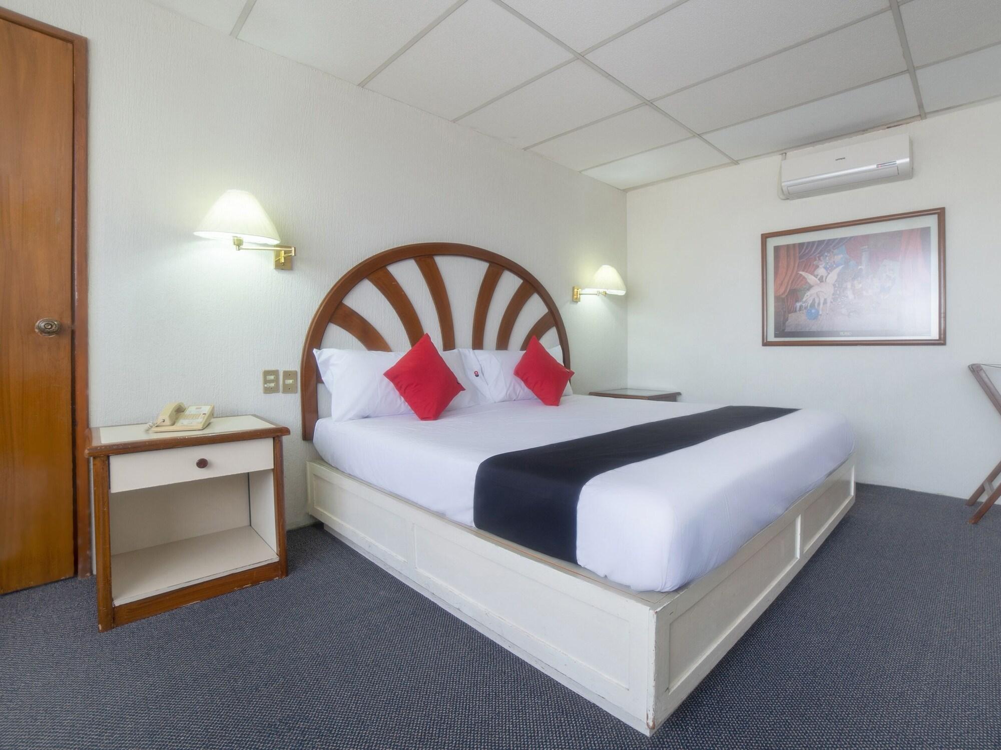 Capital O Hotel Casa Real Celaya 塞拉亚 外观 照片