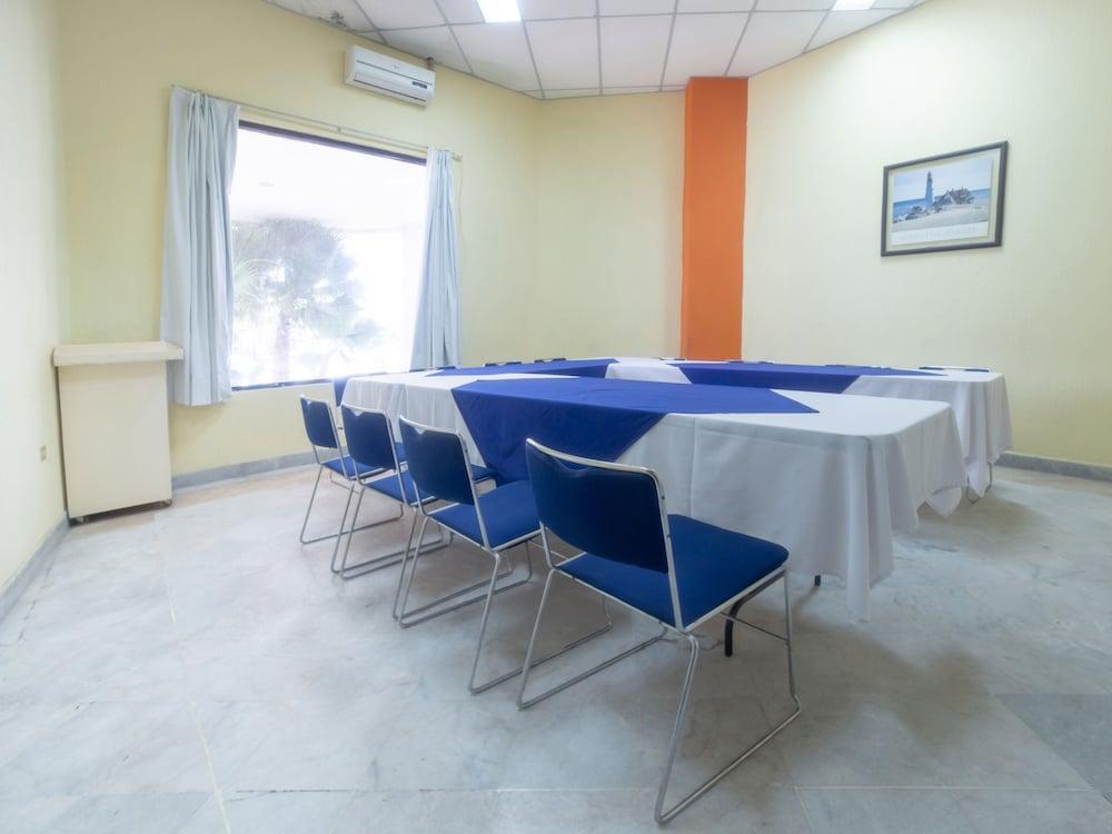 Capital O Hotel Casa Real Celaya 塞拉亚 外观 照片
