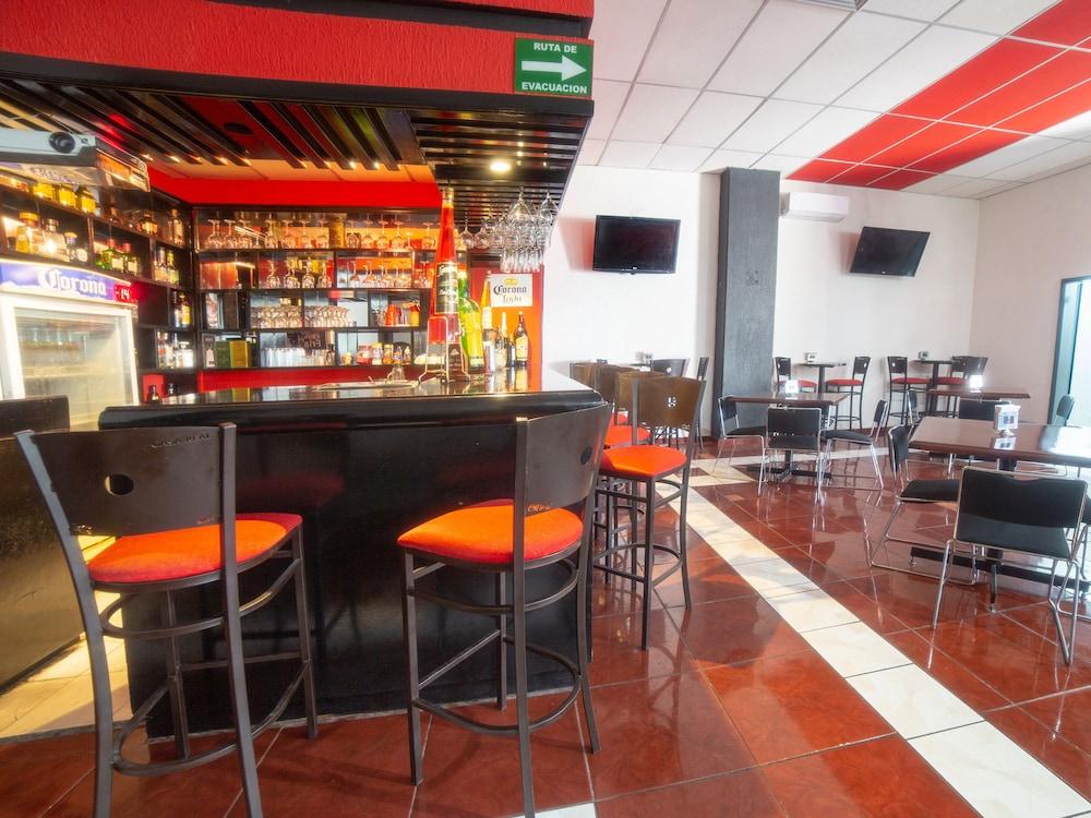 Capital O Hotel Casa Real Celaya 塞拉亚 外观 照片